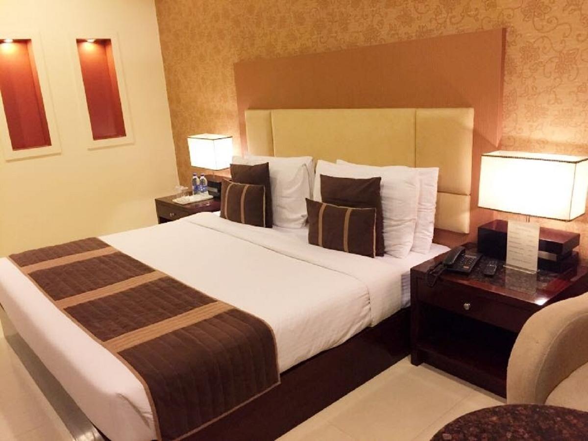 Hotel Vista New Delhi Buitenkant foto