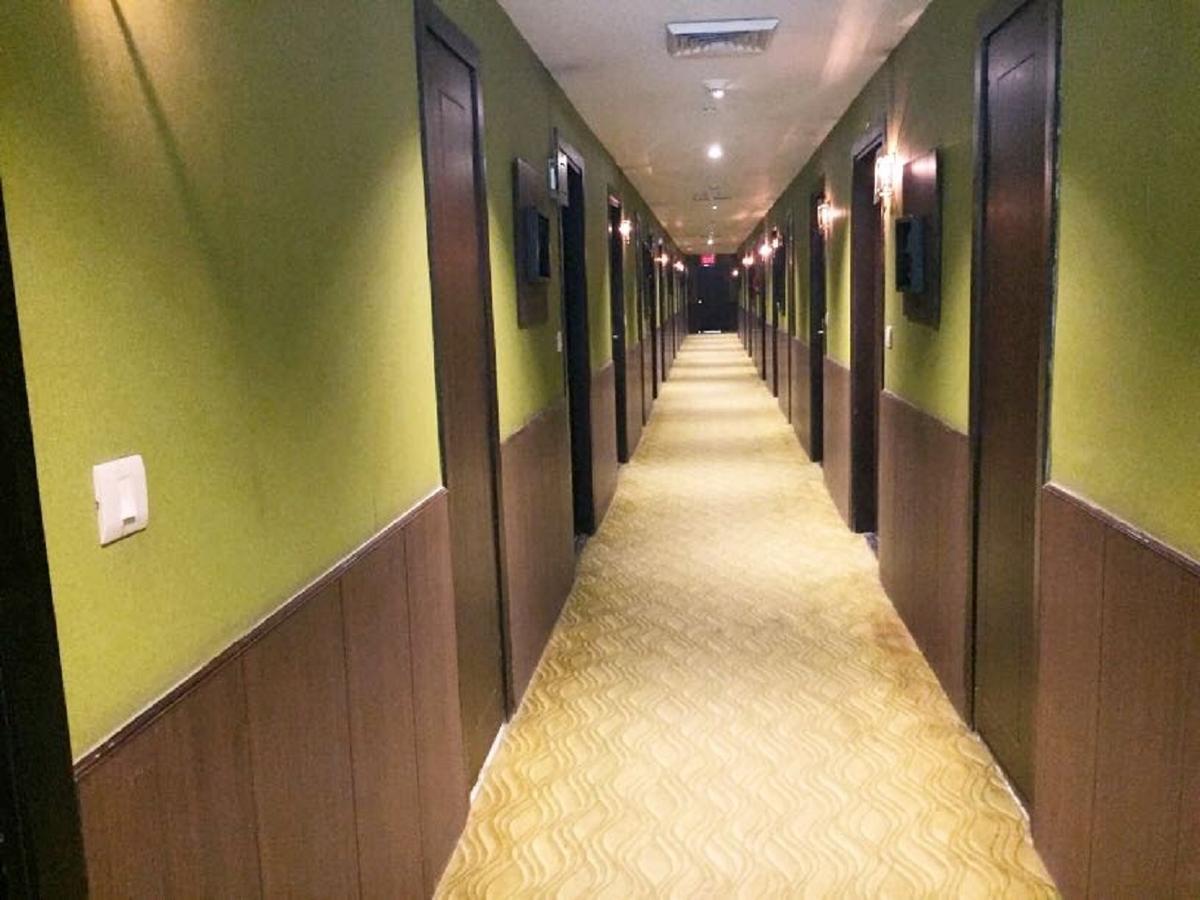 Hotel Vista New Delhi Buitenkant foto